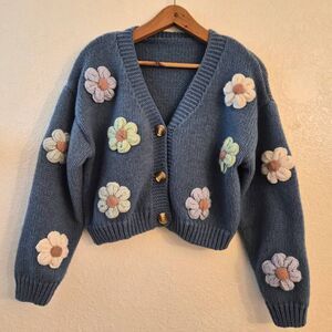 NWOT Cropped V-neck Cardigan Sweater w/ Crocheted Flowers: Spring Feminine Boho